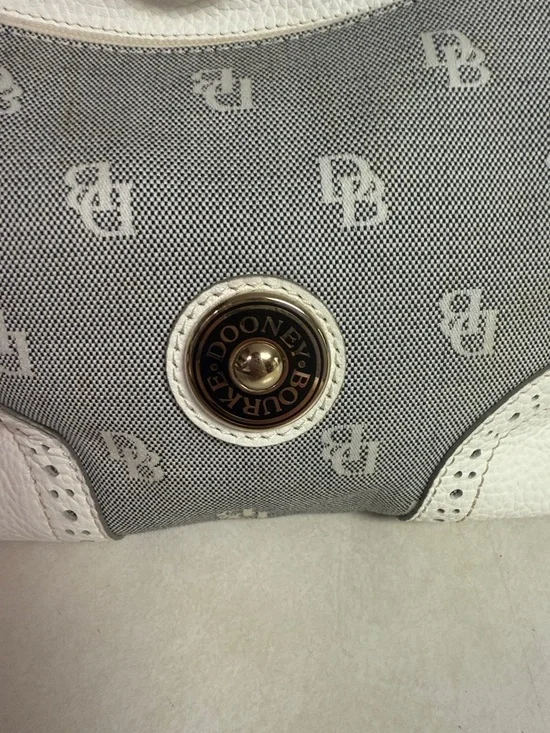 Dooney & Bourke Cream and Gray Pebble-Trim Shoulder Bag VINTAGEโฆ๏ธ๐ธ๐ผ - Picture 2 of 10